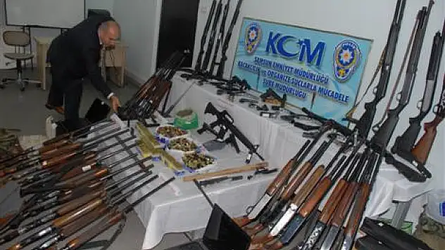 Çetenin suç aletleri gösterildi