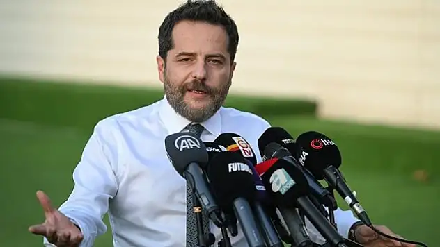 Galatasaray Sportif AŞ Başkan Vekili Erden Timur: Bir ihtimal çok iyi bir yerli oyuncu transferi olabilir