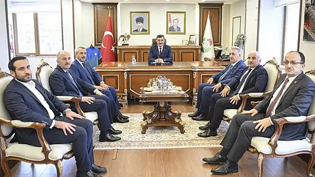 Cumhurbaşkanı Yardımcısı Yılmaz, Rize Valiliği'ni ziyaret etti