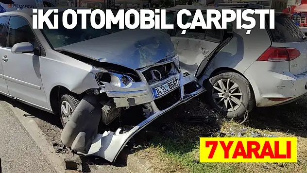 Çarpışan iki otomobil refüje savruldu: 7 yaralı