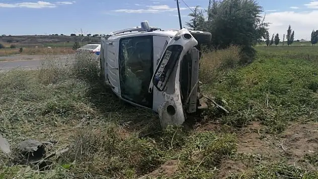 Hafif ticari araç devrildi: 5 Yaralı