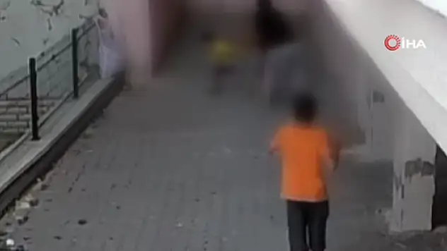 8 yaşındaki çocuğa komşusundan öldüresiye dayak