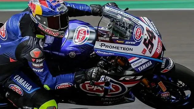 Milli motosikletçi Toprak Razgatlıoğlu, Fransa'daki superpole yarışında birinci oldu