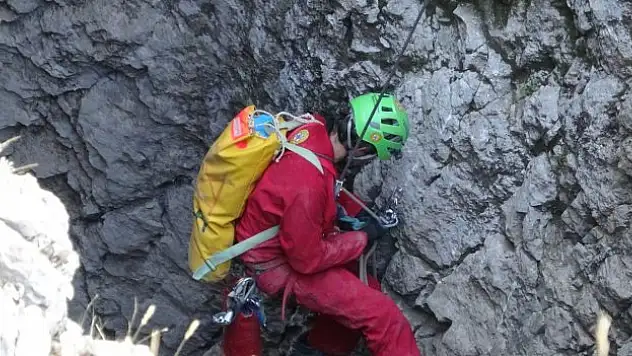 Mağarada mide kanaması geçiren ABD'li bilim adamının tahliyesine başlandı