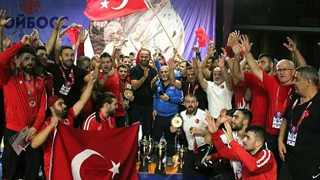 İşitme engelli milli güreşçiler dünya şampiyonu