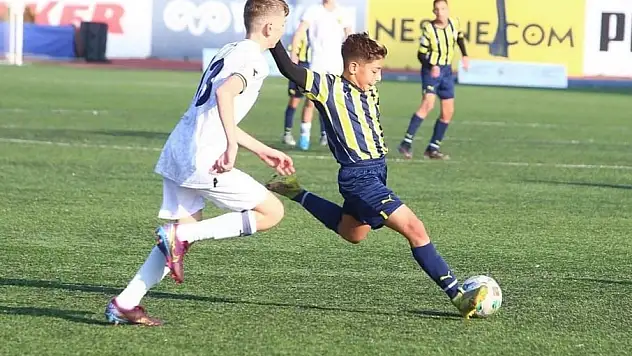 Final maçında Fenerbahçe'yi yenen Kasımpaşa, şampiyon oldu