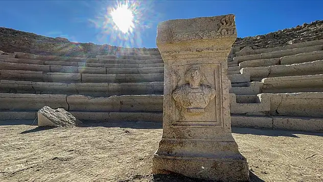 Savatra Antik Kenti'nde bulunan sunak, 1800 yıl öncesinin sosyo-kültürel yapısına ışık tutuyor