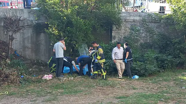 Freni boşalan işçi servisi kaldırımda yürüyen anne ve kızına çarptı: 2 ölü, 6 yaralı