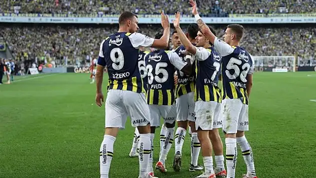 Fenerbahçe, Antalyaspor'u yenerek liderliğini sürdürdü
