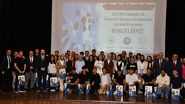 Üniversiteyi kazanan öğrenciler için 'Güle Güle Üniversiteliler' programı düzenlendi