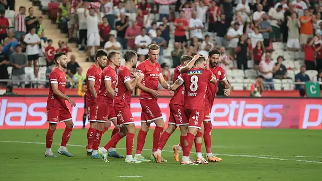 Trendyol Süper Lig: Antalyaspor: 2 - Samsunspor: 0 (İlk yarı)
