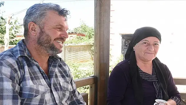 Depremzede kadın, kendisini enkazdan çıkaran Konyalı inşaat ustasını evinde ziyaret etti