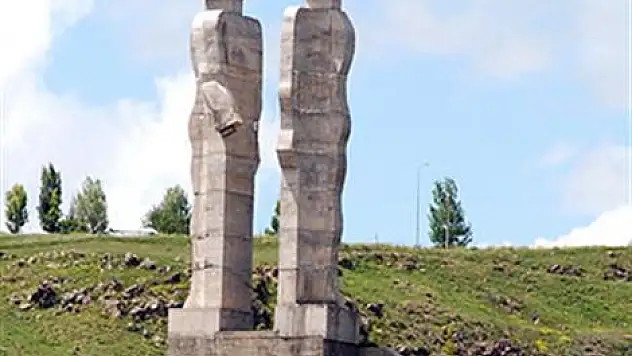 'Ucube heykel' tartışmaları