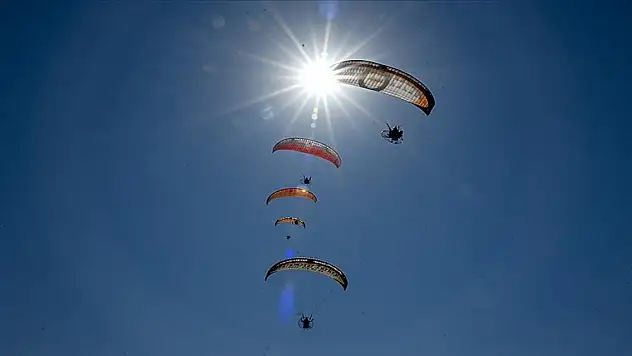 Van Gölü koyları gökyüzü tutkunlarının yeni rotası oldu
