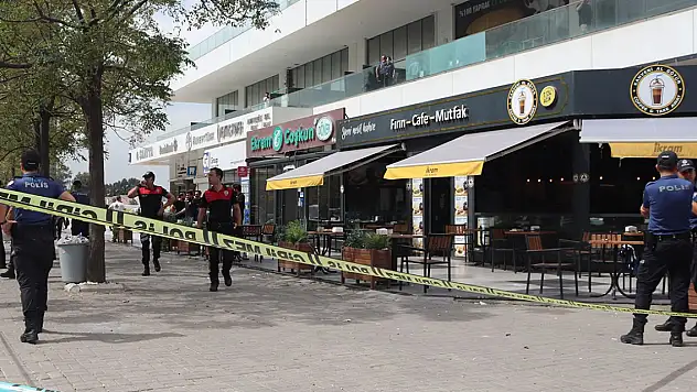 İzmir'de adliye önündeki çatışmada 21 gözaltı