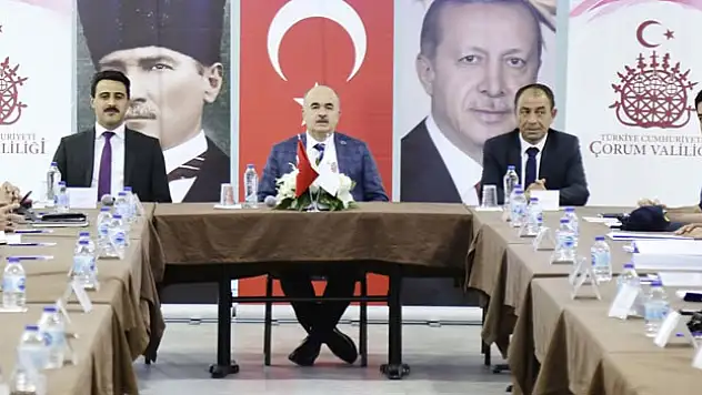 Çorum Valisi Dağlı, Laçin'de kurum müdürleriyle toplantı yaptı