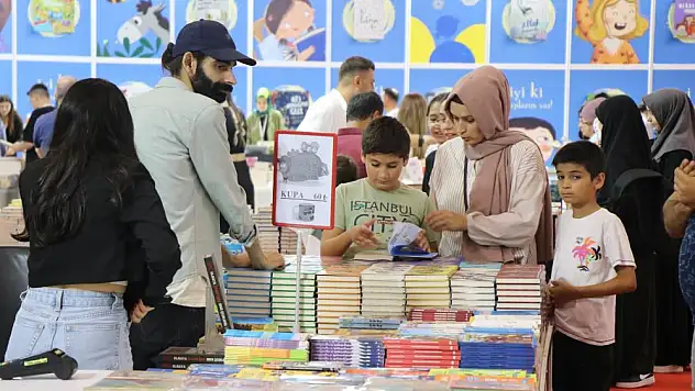 8. Karadeniz Kitap Fuarı Samsun'da açıldı