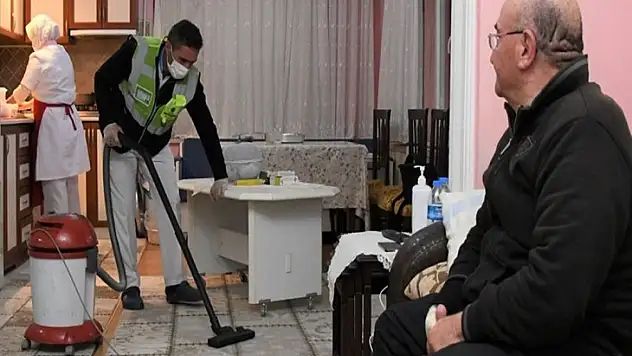 Samsun'da yaşlı ve engelli hastaların tedavisi bulundukları yerde yapılıyor