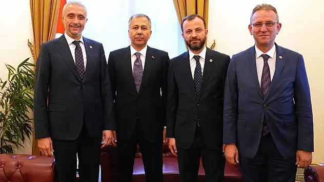 AK Parti Kütahya milletvekillerinden Bakan Yerlikaya'ya 'geçmiş olsun' ziyareti