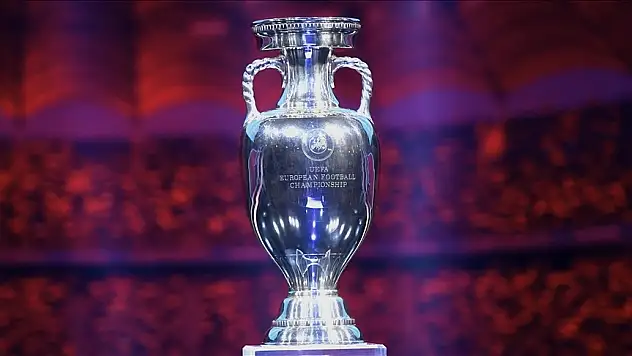 UEFA, Türkiye'nin İtalya ile ortak EURO 2032 adaylık başvurusunu değerlendirmeye aldı