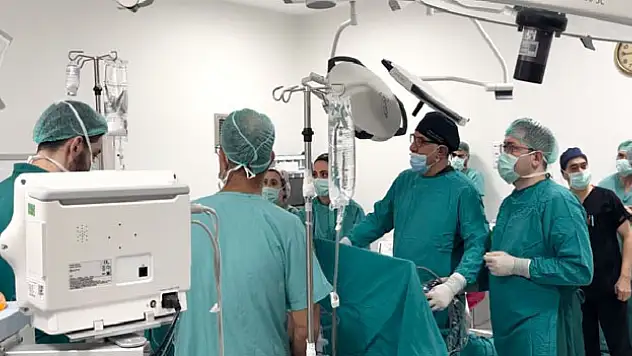 60 ülkeden 2 bin doktora, Türk cerrahtan eğitim niteliğinde ameliyat
