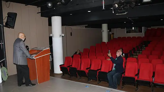 CHP Genel Başkanlığı'na adaylığını açıkladığı toplantıya toplam 7 kişi katıldı