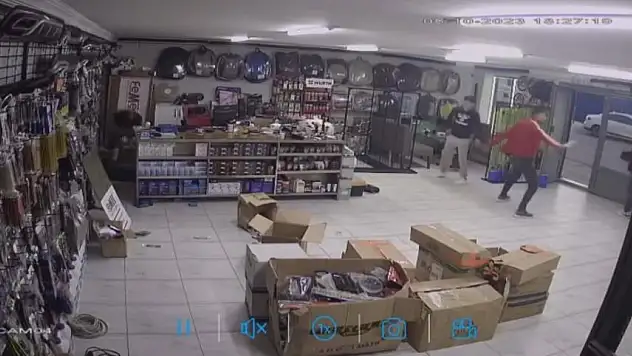 Baba-oğul geldikleri iş yerinde dehşet saçtı