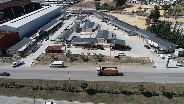 Hatay'da depremzede esnaf için planlanan iş yerlerinin yüzde 60'ı tamamlandı