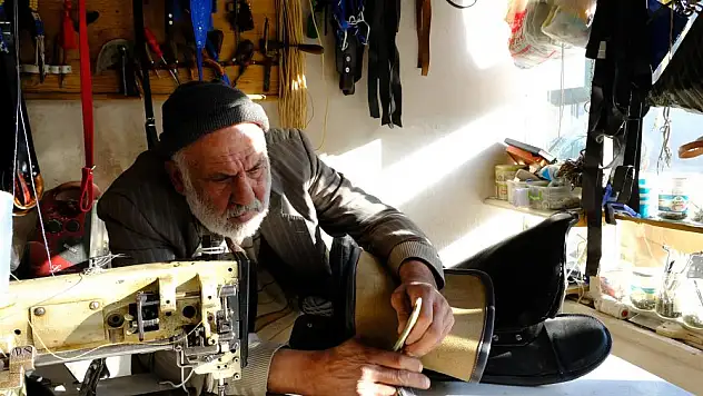 Yıllar öncesinin en gözde mesleğiydi artık şehirde bir tek o kaldı