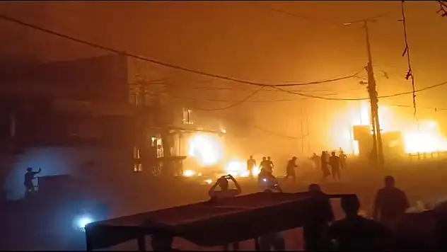 İsrail, Gazze'de çarşıyı bombaladı