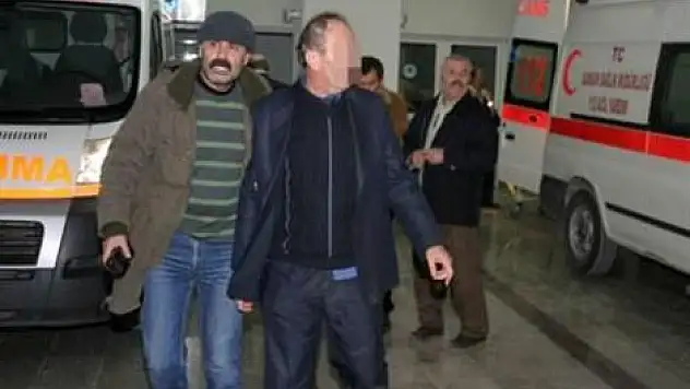 Eşiyle oğlunu ağır yaraladı