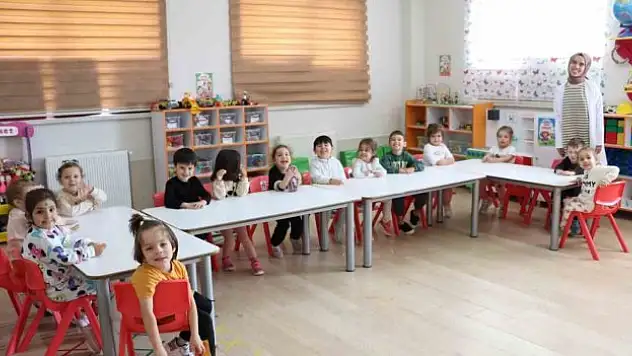 Minik öğrencilerle buluştu