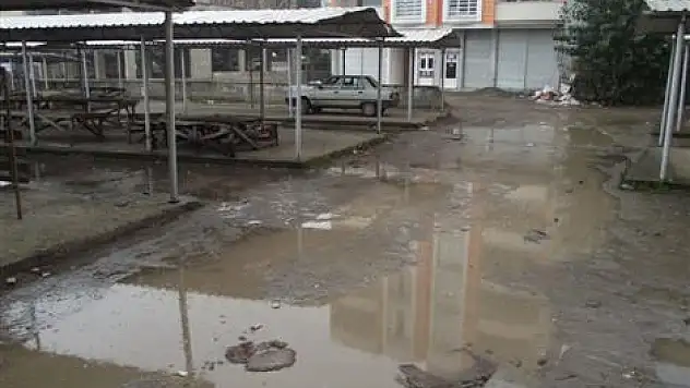 Eski Pazar yerinin üzeri tam kapatılsın!