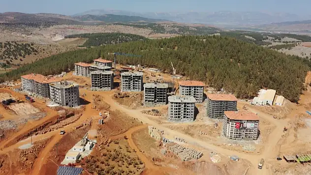Türkoğlu'nda ilk deprem konutları bir ay sonra teslim edilecek