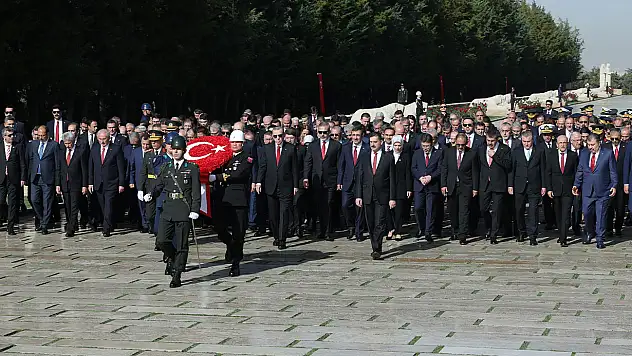Devlet erkanı Atatürk'ün yanında