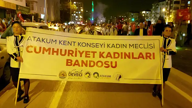 Cumhuriyet Kadınları Bandosundan Cumhuriyet Bayramı Yürüyüşü