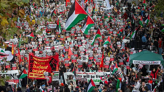 Filistin'e destek için bir kez daha yürüdü