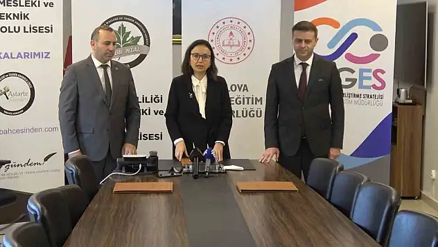 ÖĞRENCİLER ÇİÇEK ÜRETTİ