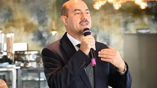 Kılıç temsilcileriyle bir arada