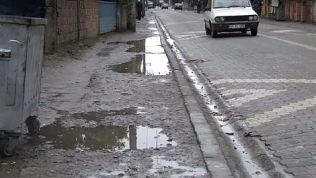 Bu kaldırımlar İlçenin yüz karası…