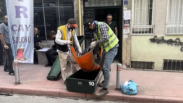 Evinde ölü bulundu