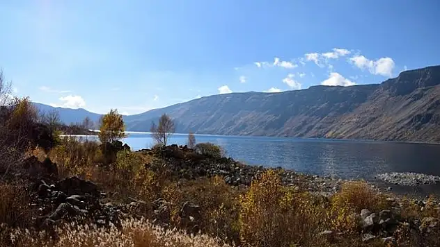 Nemrut Krater Gölü'nde, sonbahar coşkusu