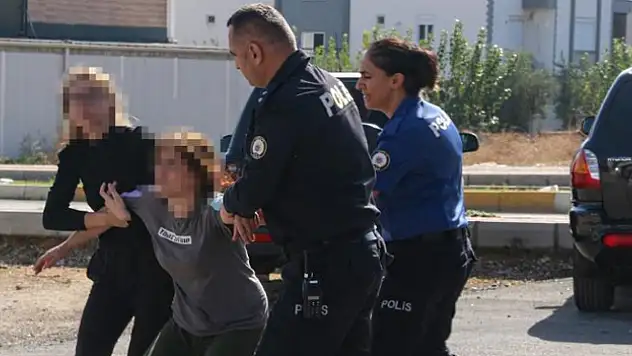 Polislere Bıçak Ve Satır İle Direndi