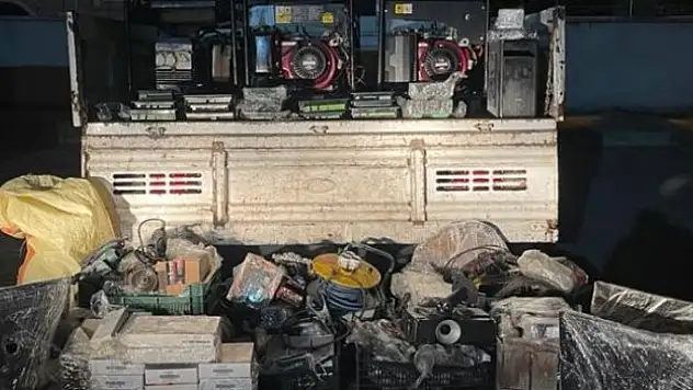 İş yeri hırsızlığında 5 zanlı yakalandı