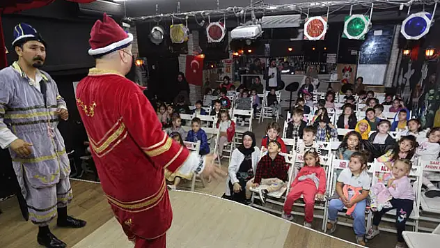 Miniklerin Tiyatro Sevinci