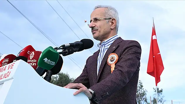 Bakan Uraloğlu'ndan  Gürsu şantiyesinde incelemelerde bulundu.