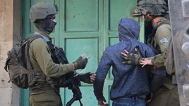 İsrail'den Filistinlilere Gözaltı
