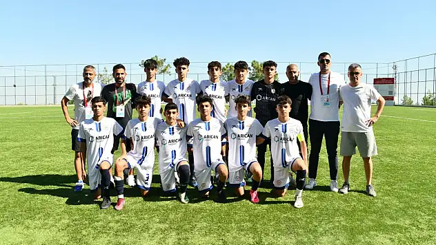 U16 Futbol Takımı namağlup lider