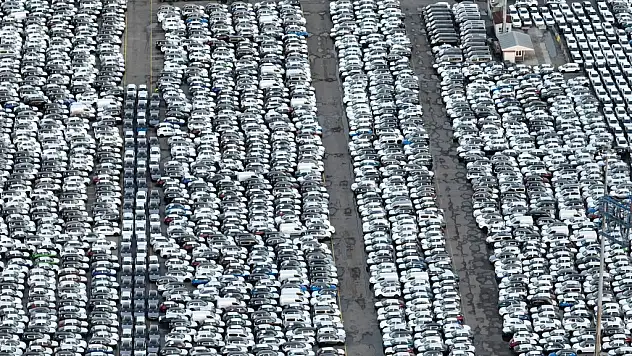 Satılmayı bekleyen binlerce sıfır araba