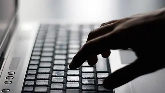 1350 internet sitesine engel!